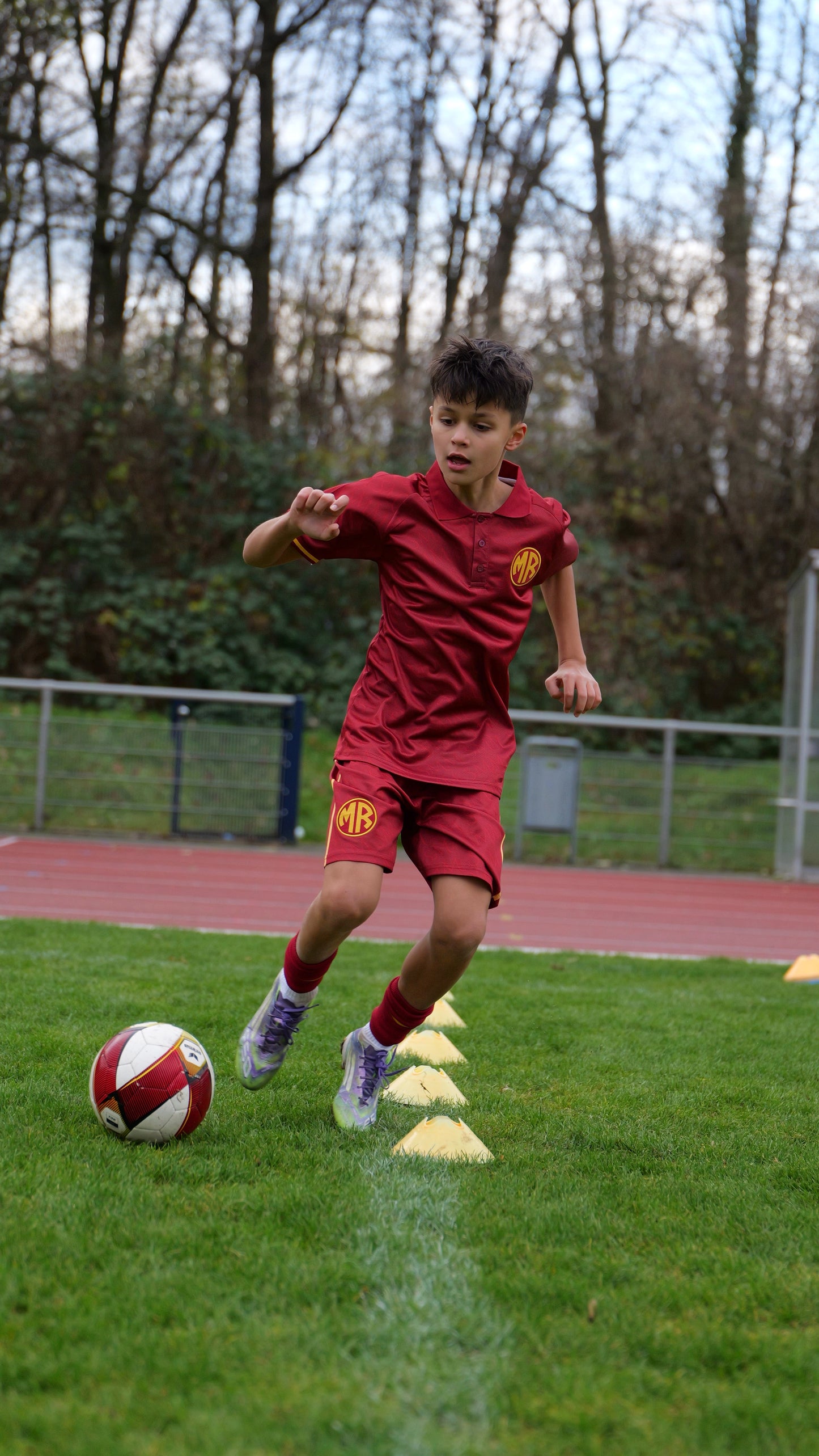 Trikotset Weinrot / Gold